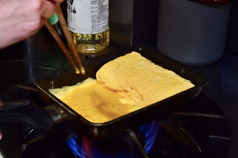 ふわふわの出汁巻きは、なっちゃんの手から。